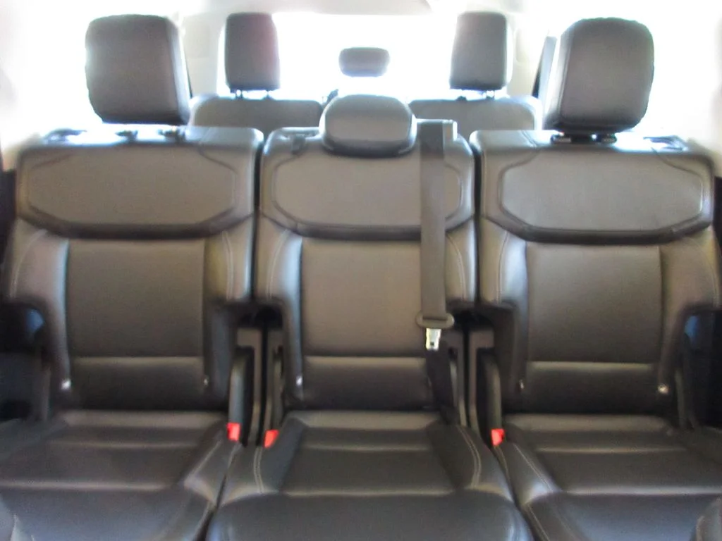 Used 2025 Black Metallic Ford Platinum image 22