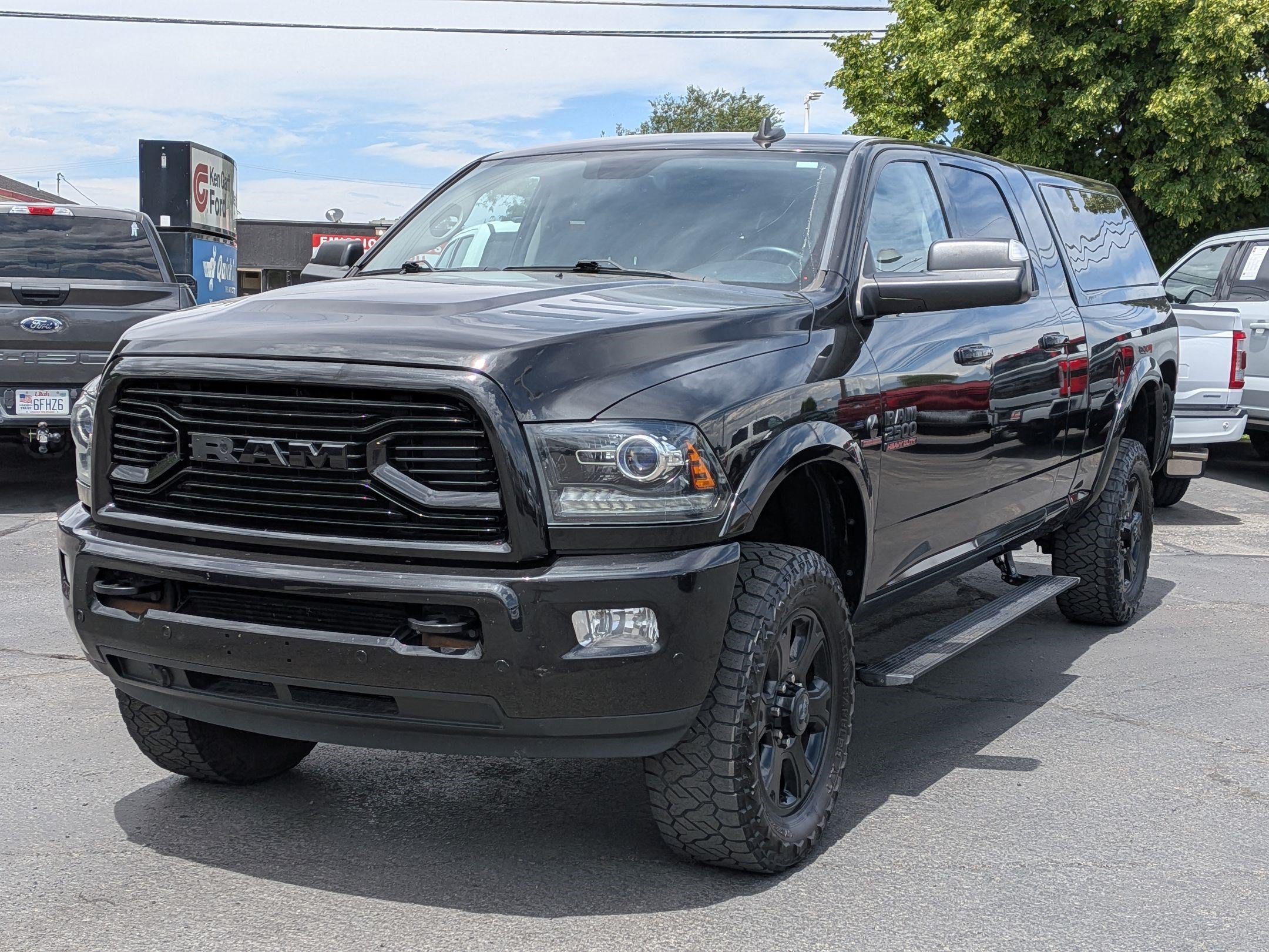 Used 2018 Brilliant Black Crystal Pearlcoat Ram Laramie image 8