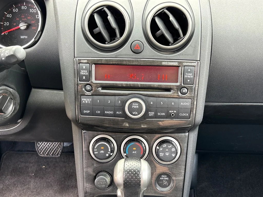 Used 2009 Blue Nissan SL image 29