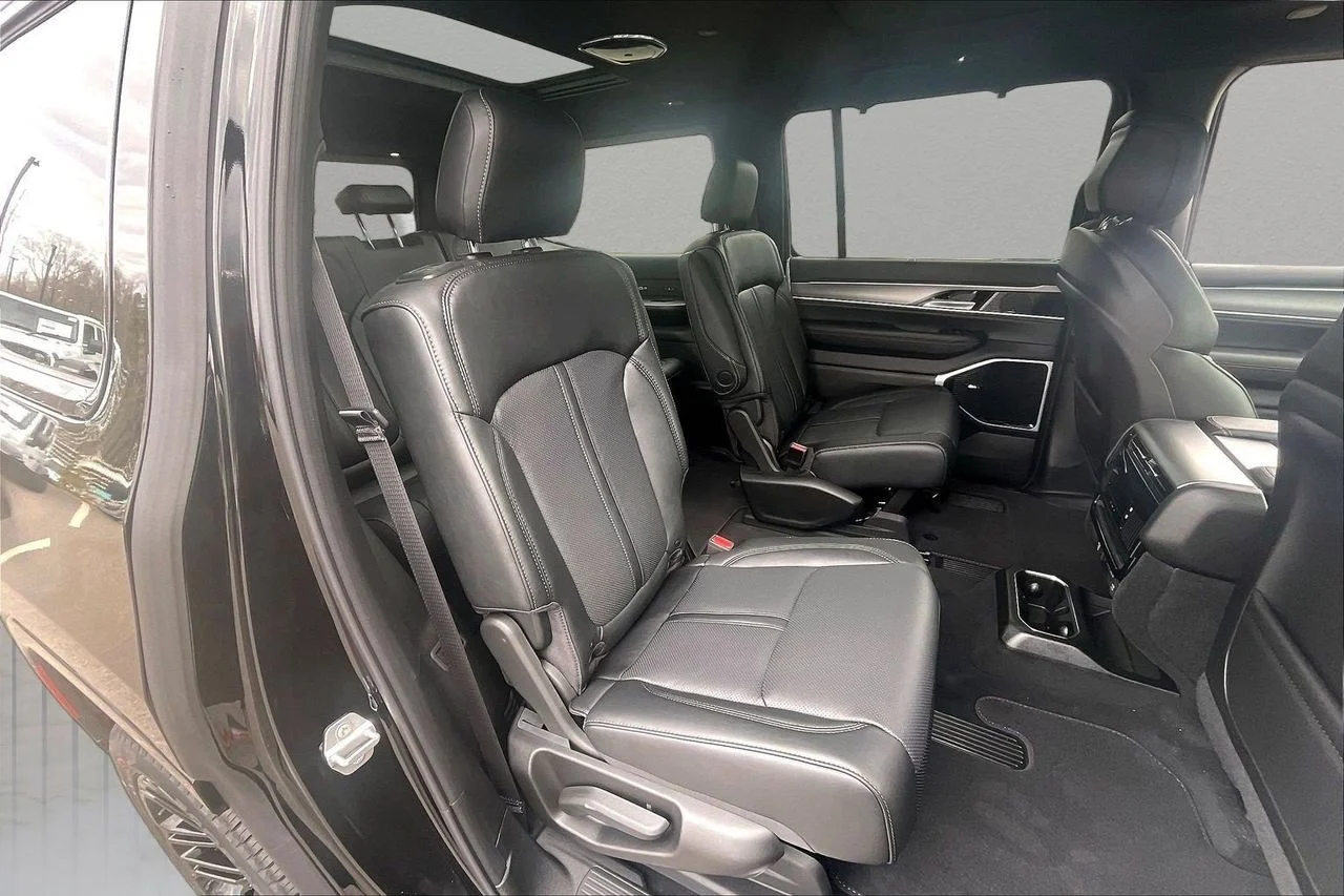 New 2026 High Gloss Black Exterior Paint Jeep Limited Reserve image 23