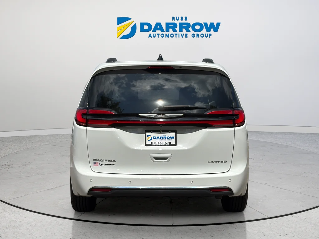 Used 2023 White Chrysler Limited image 4
