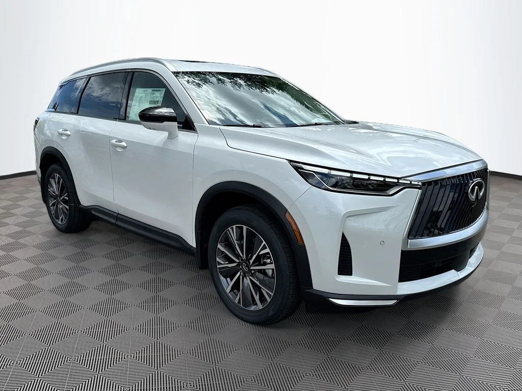 New 2027 RADIANT WHITE INFINITI Luxe FWD image 3