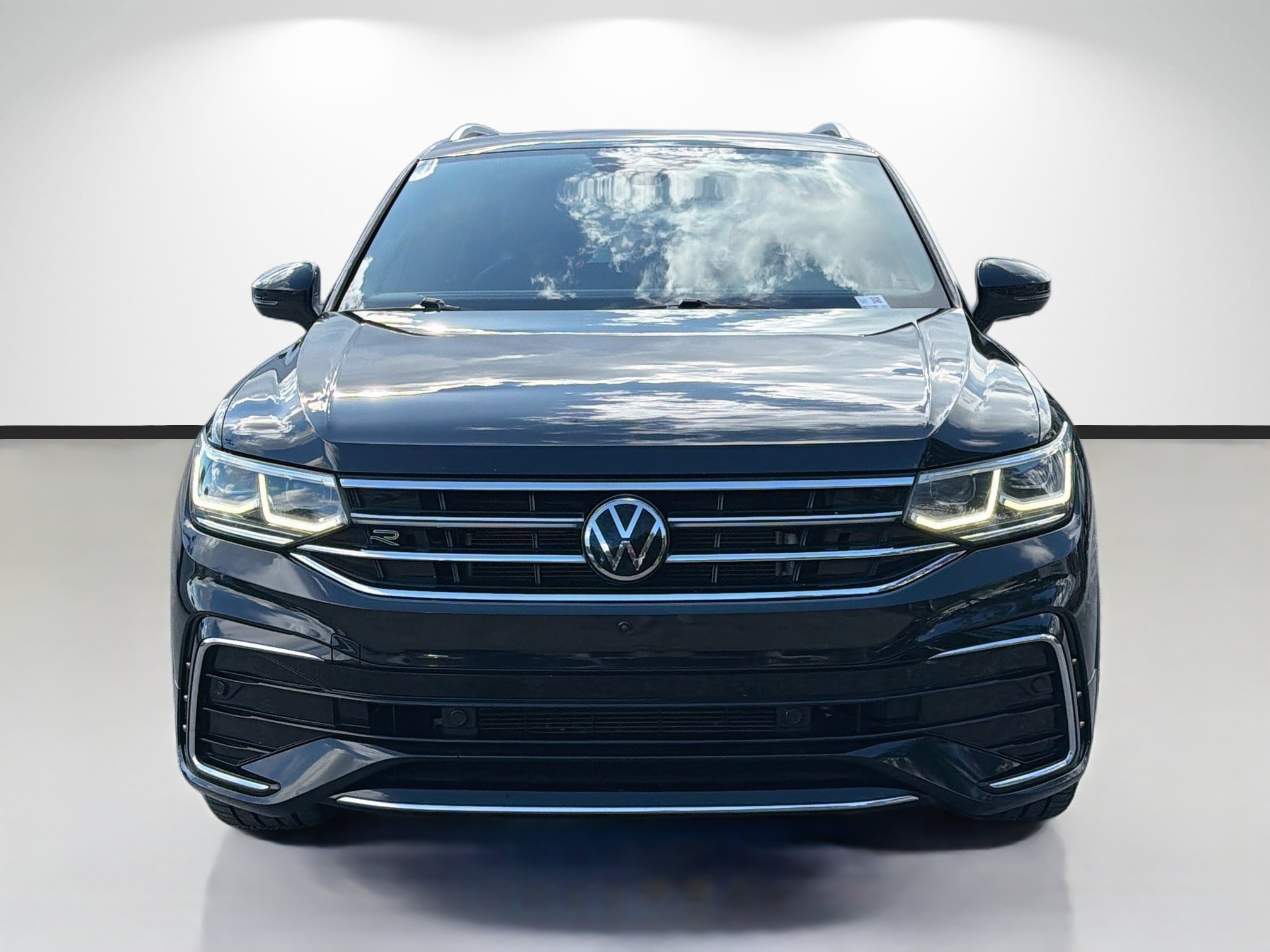 Used 2022 Black Volkswagen SEL R-Line image 8