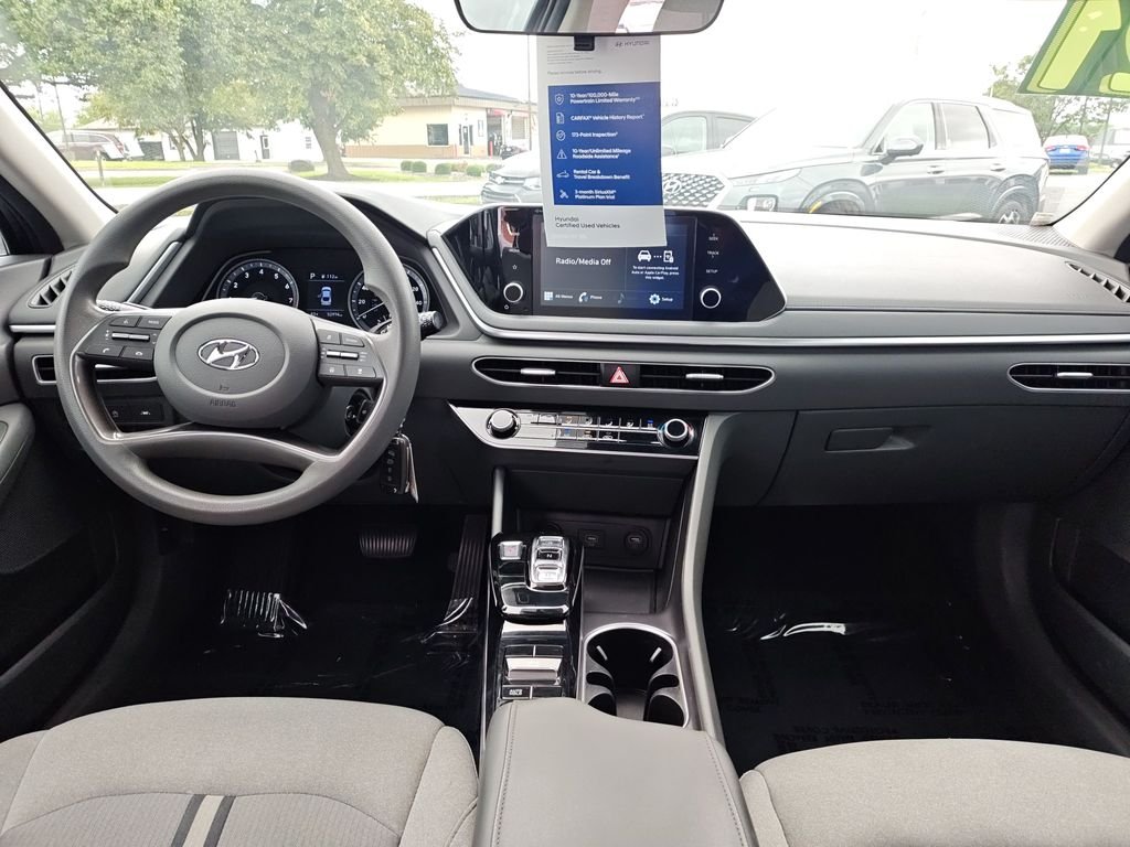 Used 2021 Black Hyundai SE image 15
