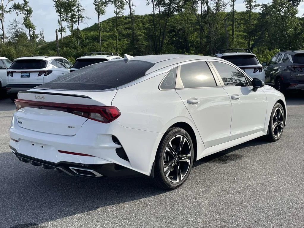 Used 2024 Glacial White Pearl Kia GT-Line image 30