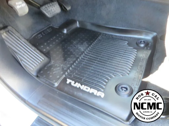Used 2018 Silver Toyota SR5 image 24