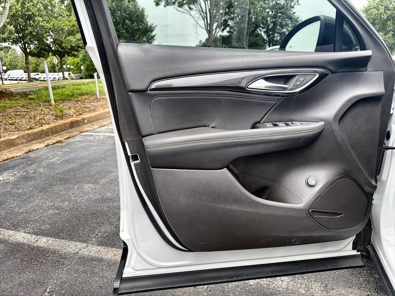 Used 2023 Summit White Buick Preferred image 18