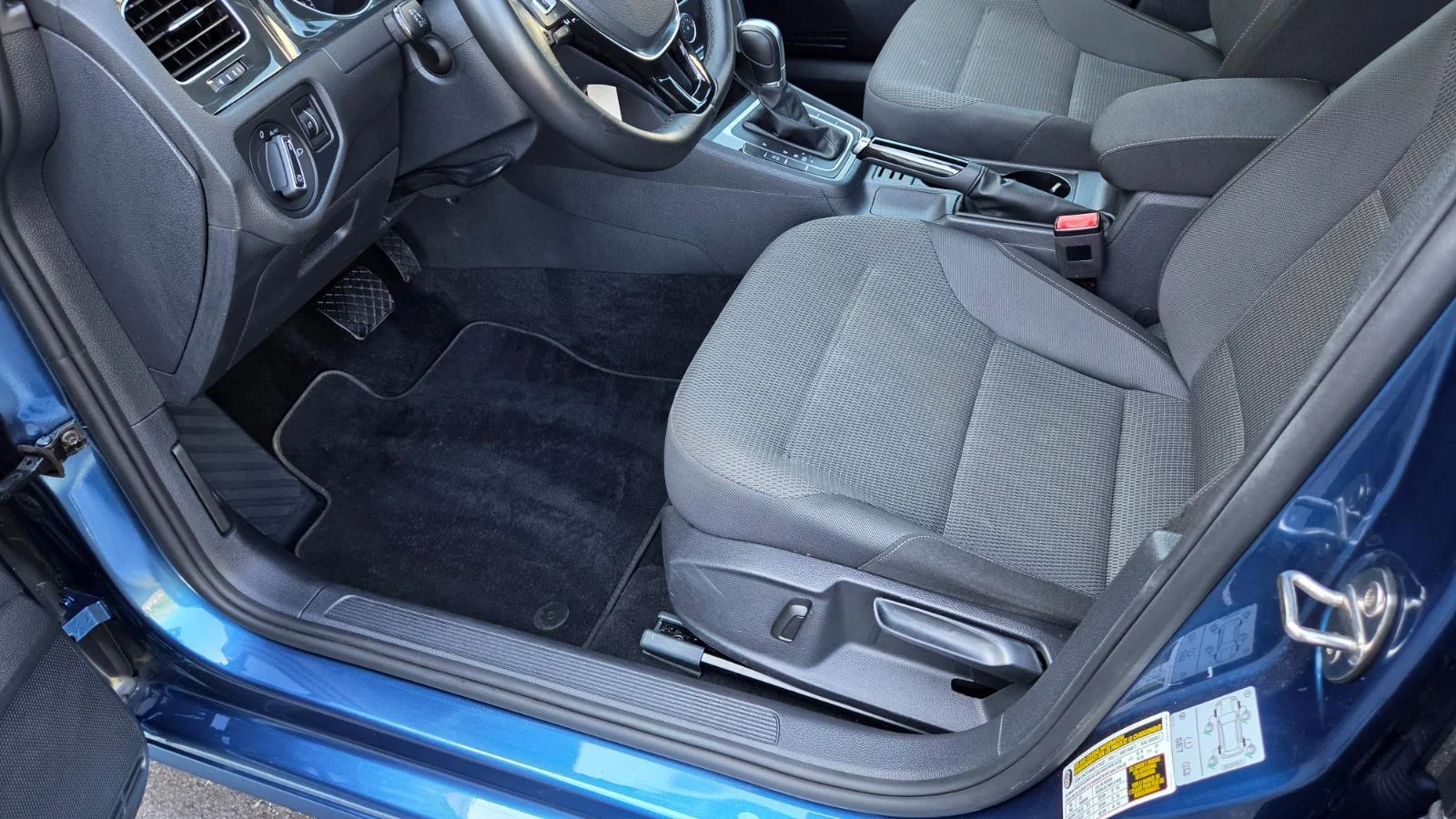 Used 2019 Silk Blue Metallic Volkswagen S image 25