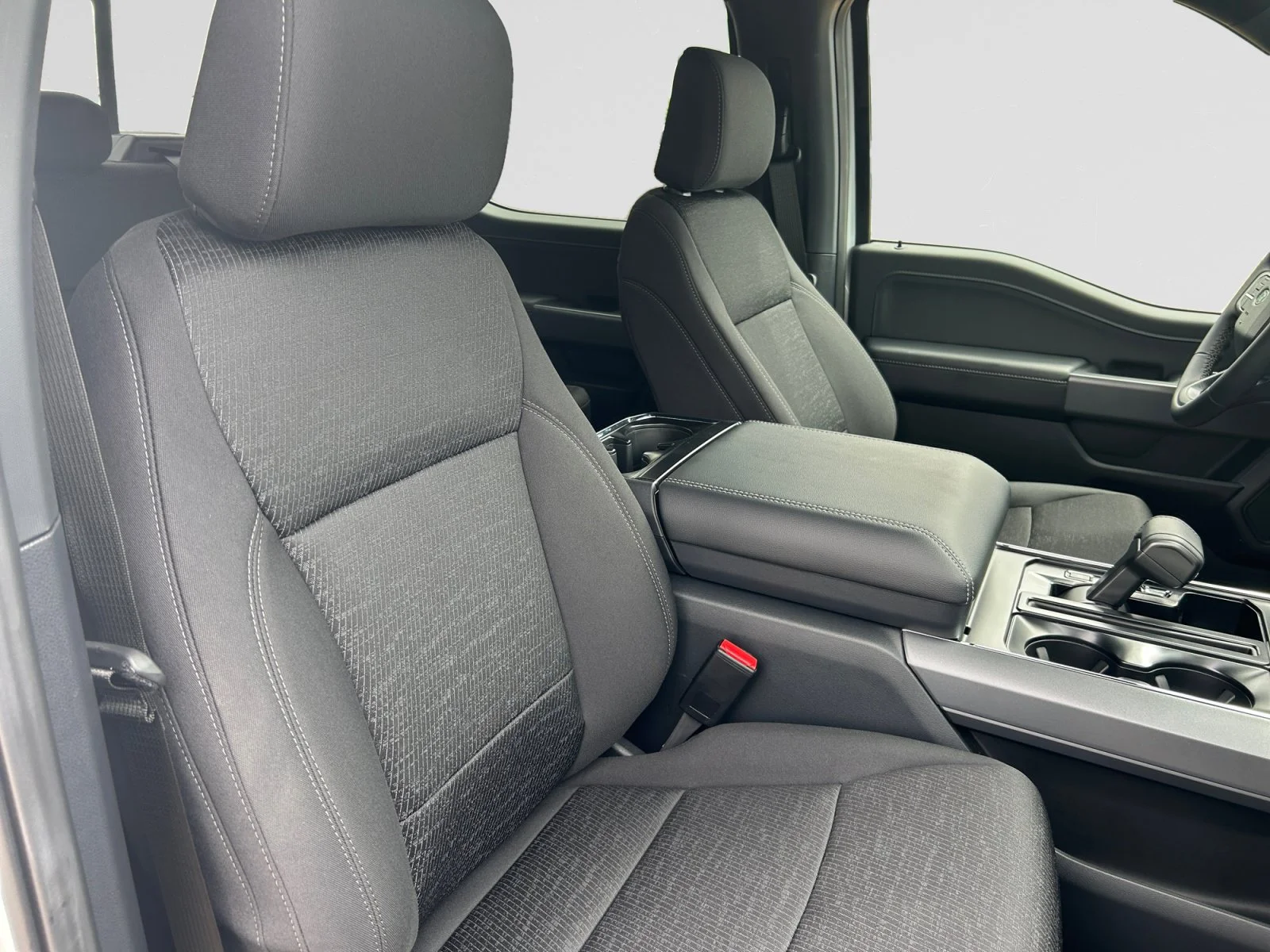 New 2026 Oxford White Ford XLT image 12