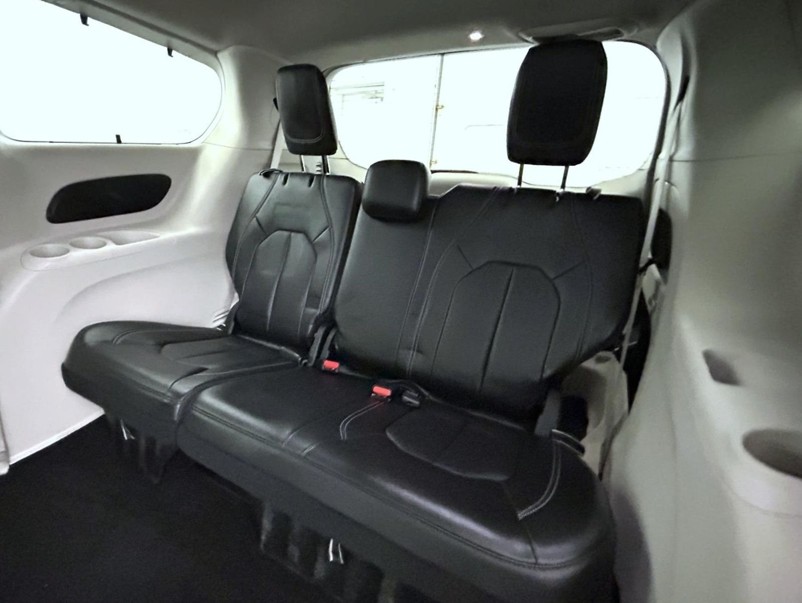 Used 2022 Black Chrysler Touring L image 18