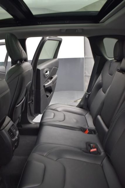 Used 2022 Gray Jeep Limited image 7
