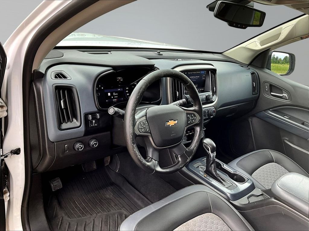 Used 2022 White Chevrolet Z71 image 20