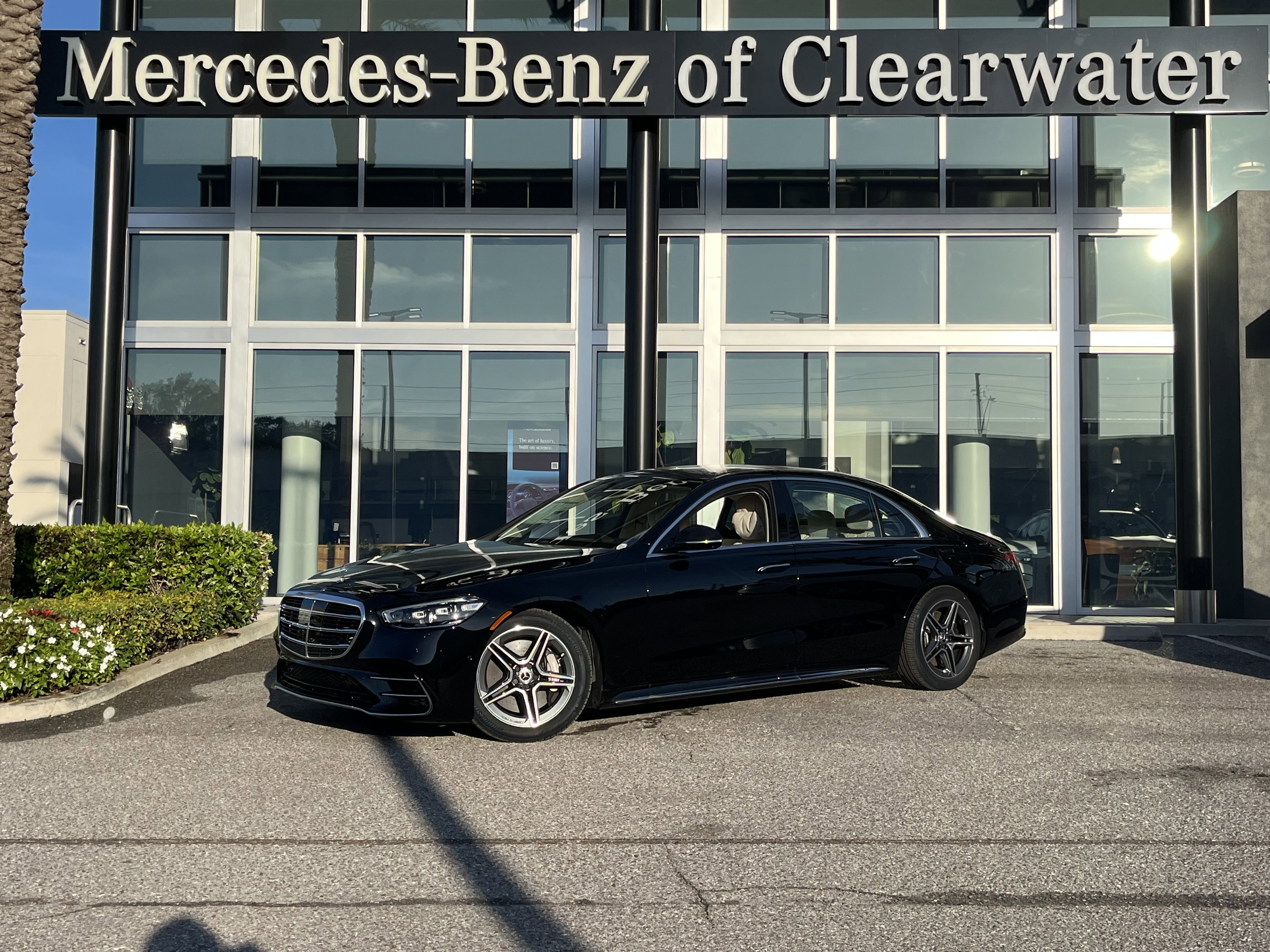 New 2026 Black Mercedes-Benz S 580e image 1