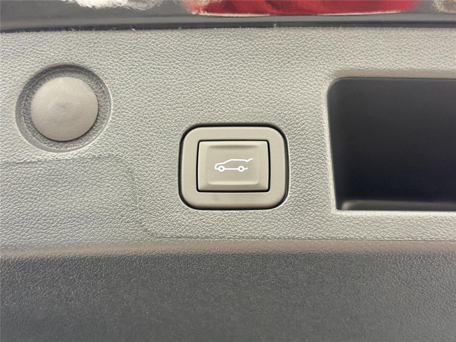 New 2027 Ebony Twilight Metallic GMC Elevation image 17