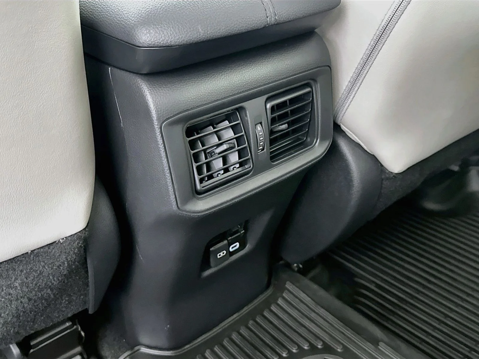 Used 2023 Gray Toyota XLE Premium image 27