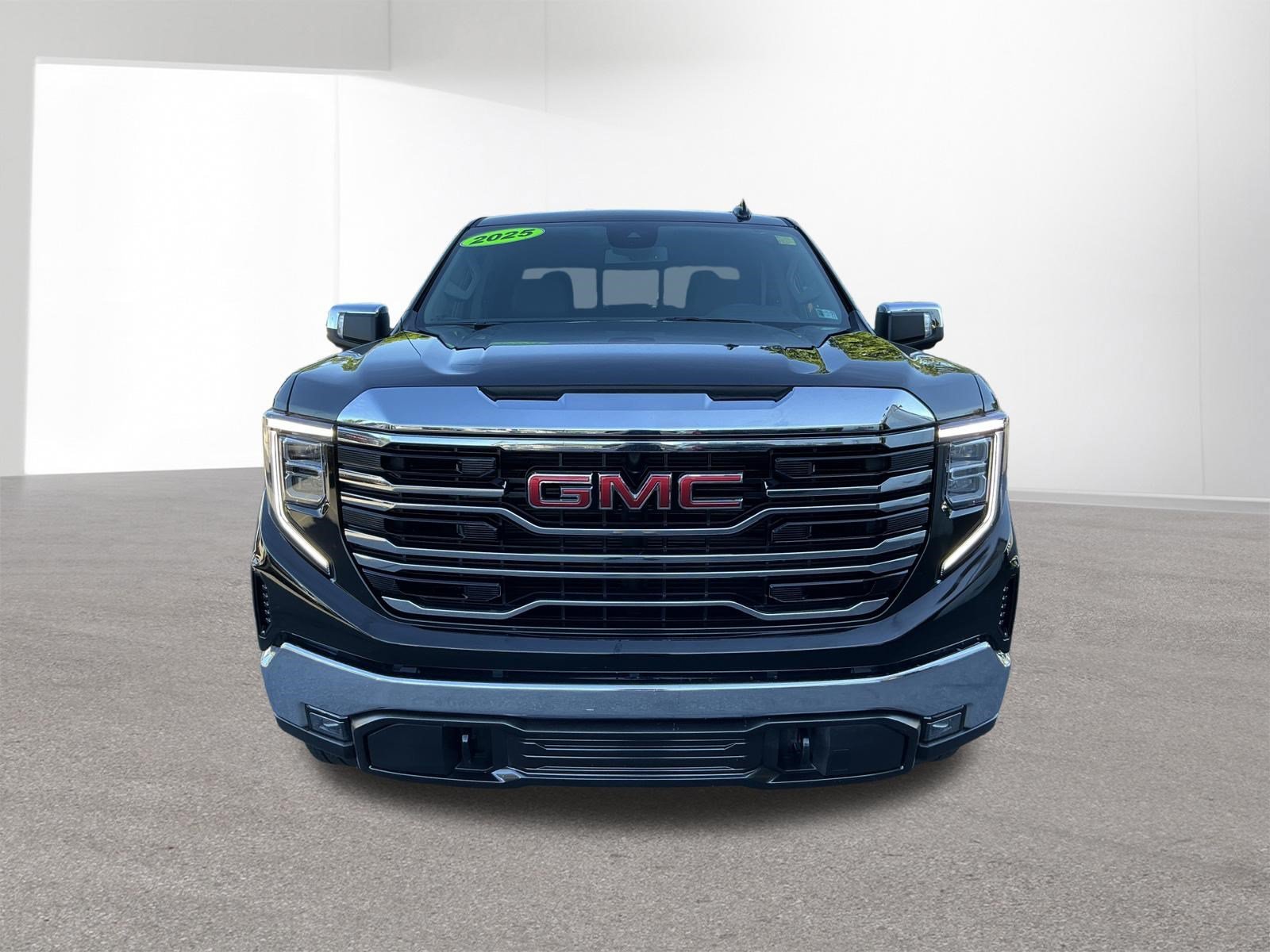 Used 2025 Onyx Black GMC SLT image 8
