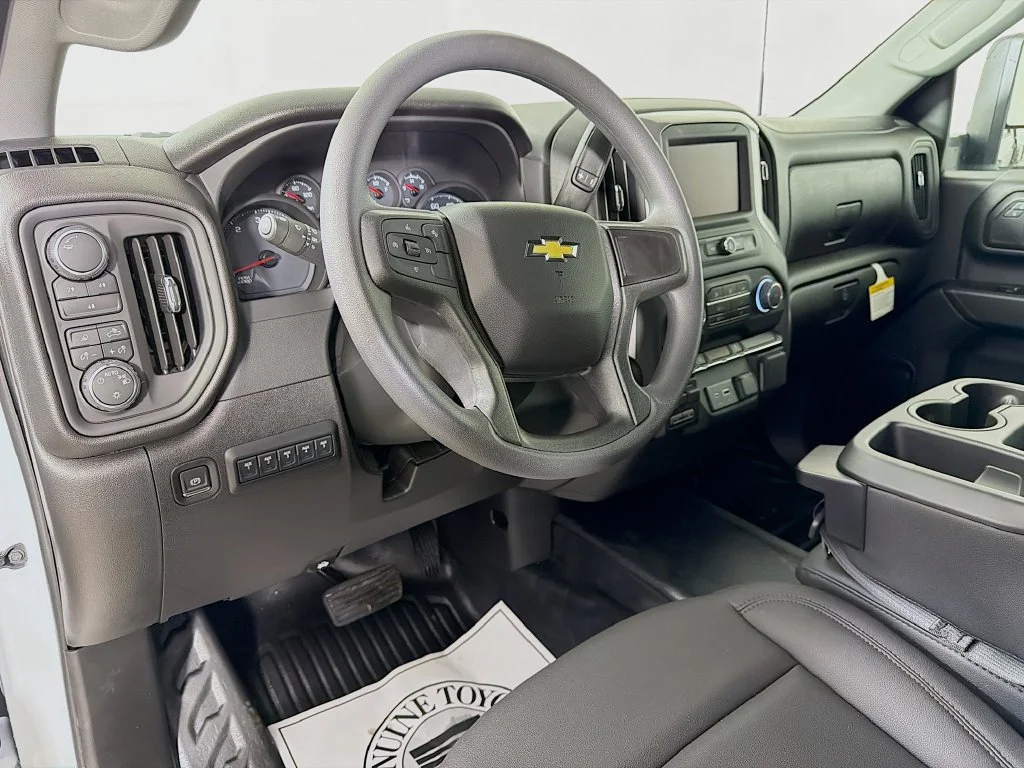 New 2026 Summit White Chevrolet Work Truck image 10