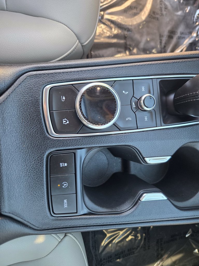 Used 2019 Silver Cadillac Luxury image 16