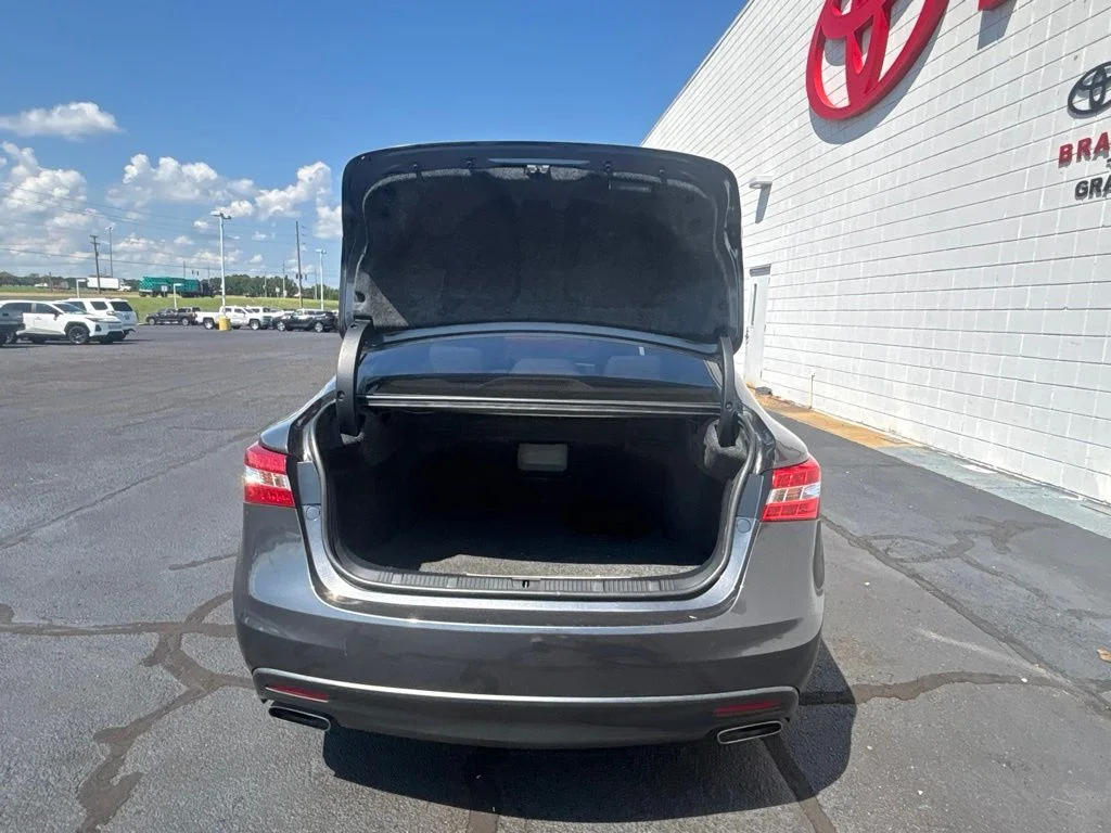 Used 2015 Gray Toyota XLE image 28