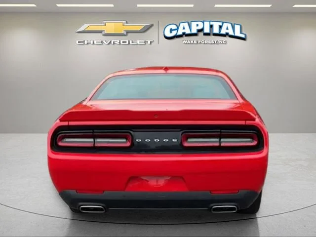 Used 2020 Red Dodge SXT image 4