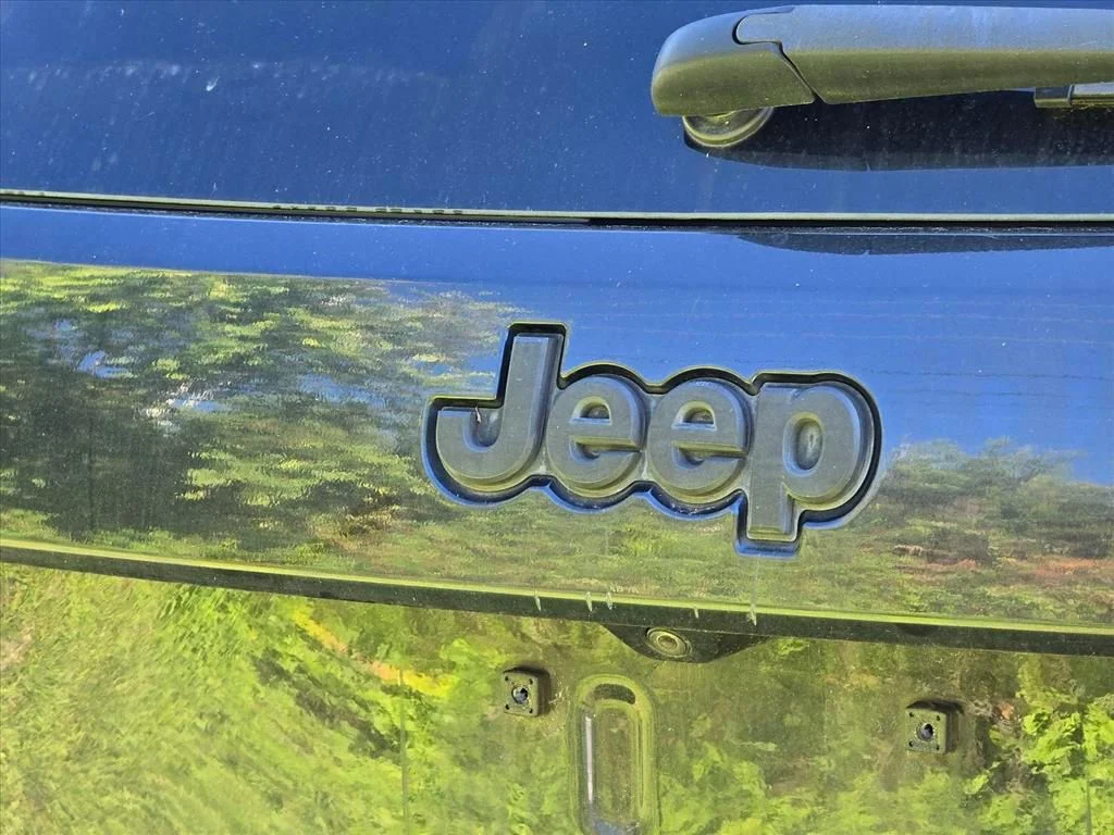 Used 2016 Black Jeep Overland image 14