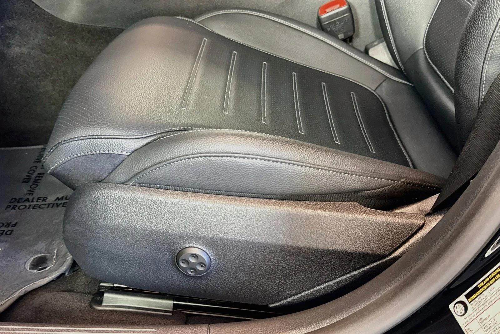 Used 2023 Obsidian Black Metallic Mercedes-Benz C 300 image 18
