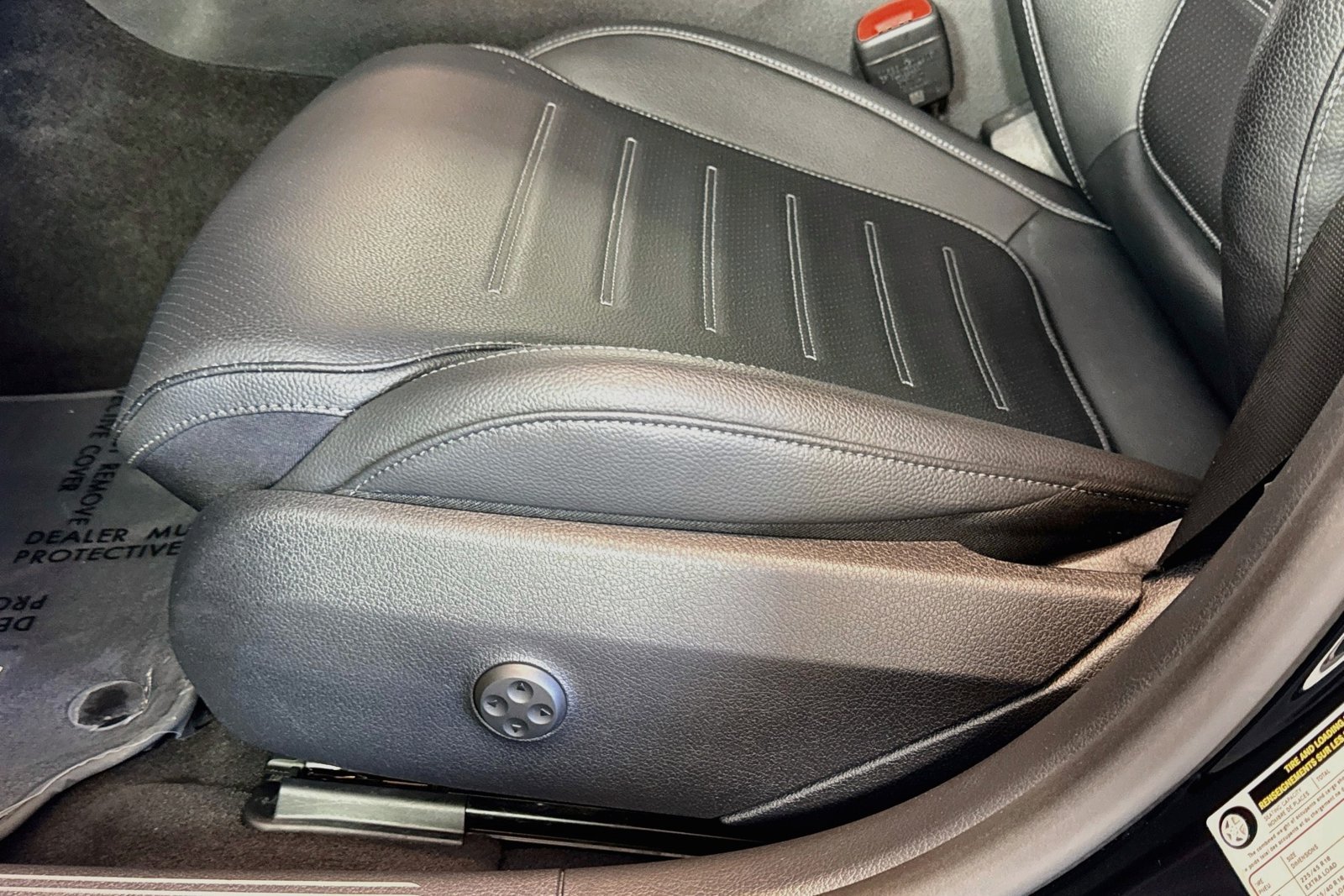 Used 2023 Obsidian Black Metallic Mercedes-Benz C 300 image 18