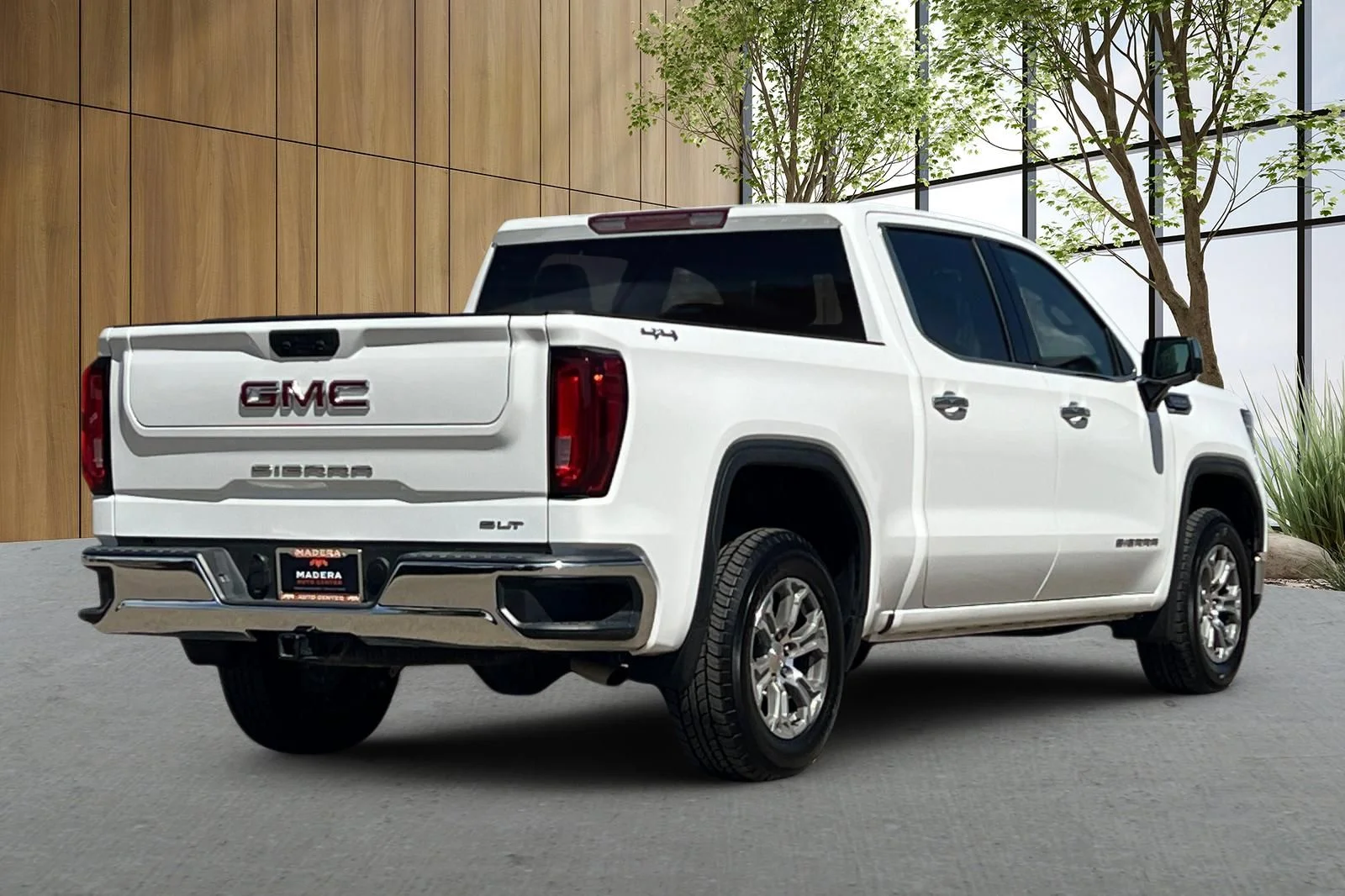 Used 2024 White GMC SLT image 4