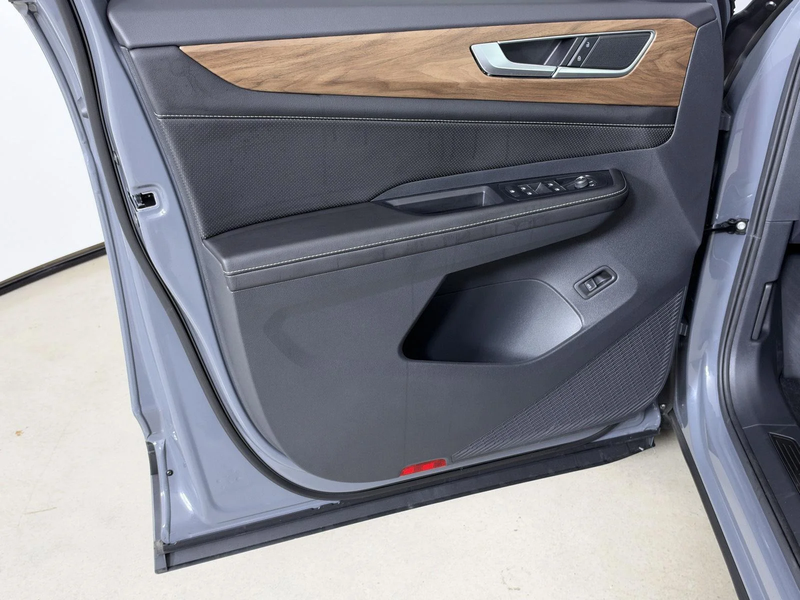 New 2026 Pure Gray Volkswagen 2.0T SE w/Technology image 10
