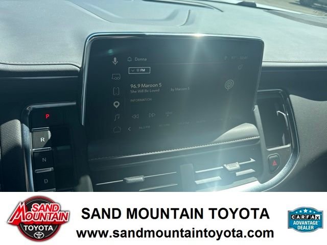 Used 2023 White GMC SLT image 24