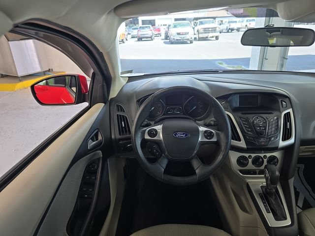 Used 2014 Red Ford SE image 12