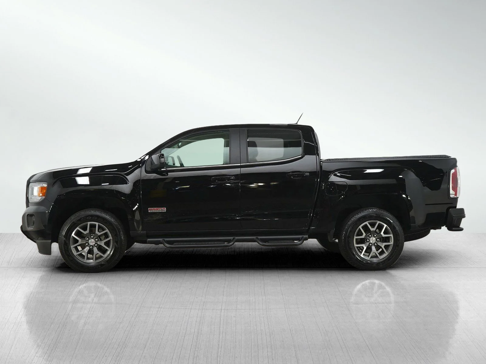 Used 2018 GMC Canyon All Terrain with VIN 1GTG6CEN8J1301419 for sale in Roseville, Minnesota