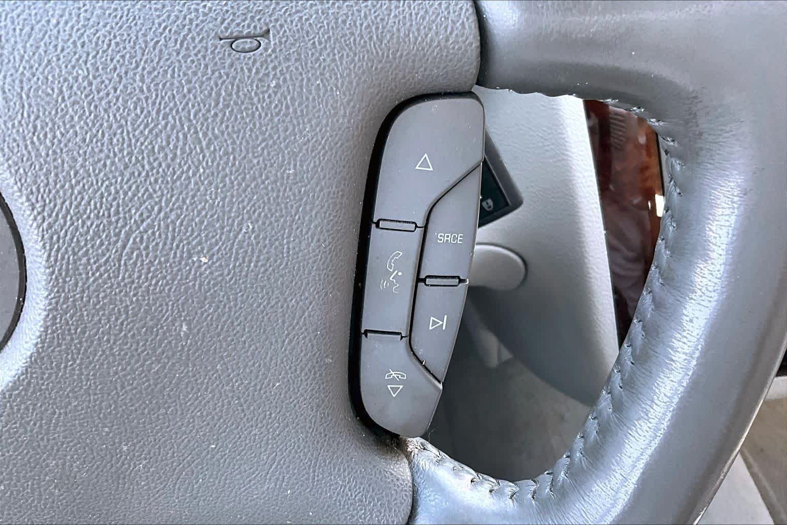 Used 2011 Radiant Silver Metallic Cadillac Luxury Collection image 21