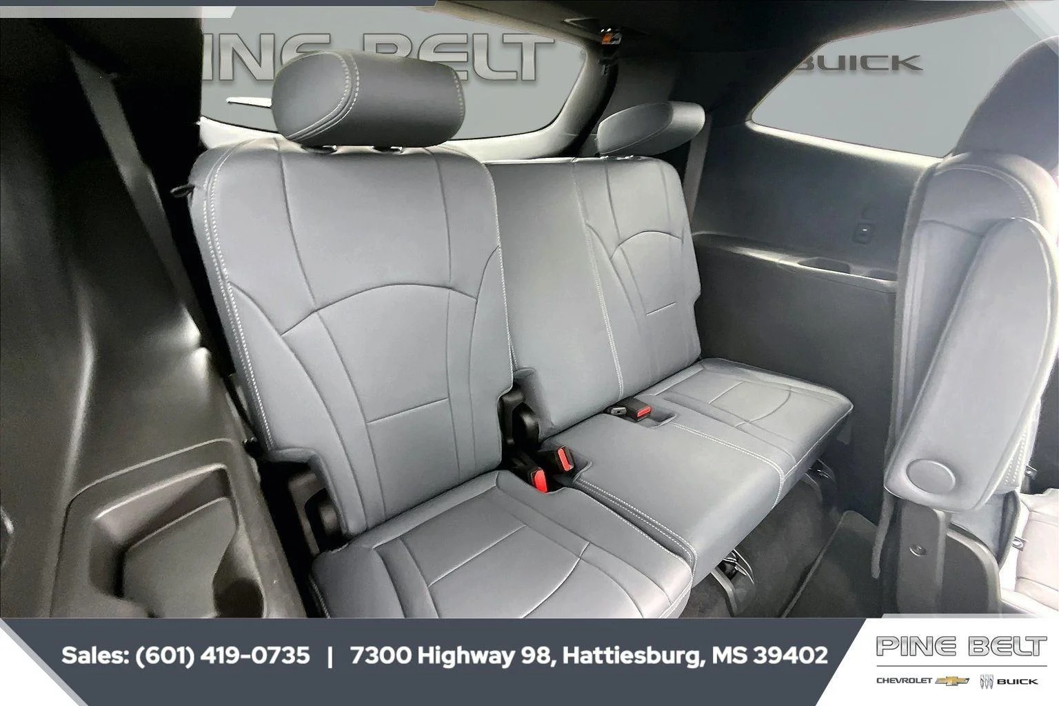 Used 2023 Summit White Buick Essence image 21