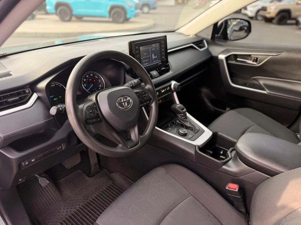 Used 2022  Toyota XLE image 3