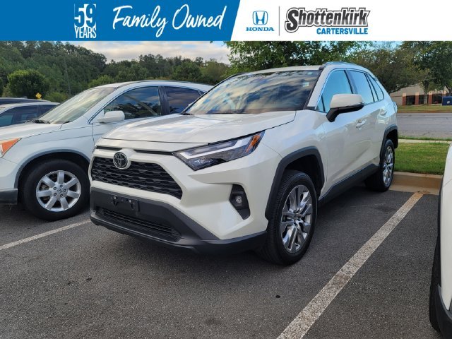 Used 2022 White Toyota XLE Premium image 1