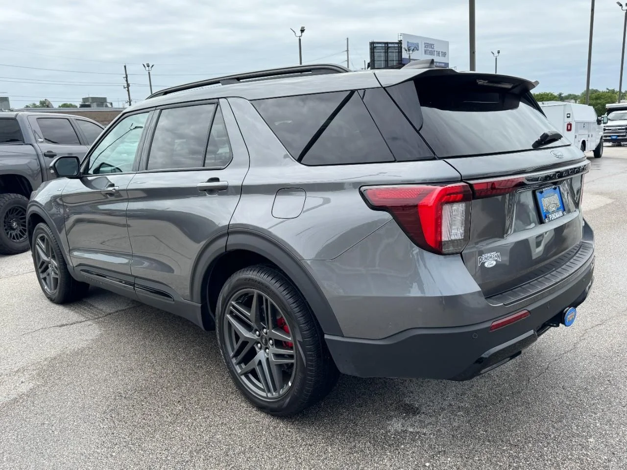 Used 2025 Carbonized Gray Metallic Ford ST-Line 4WD image 5