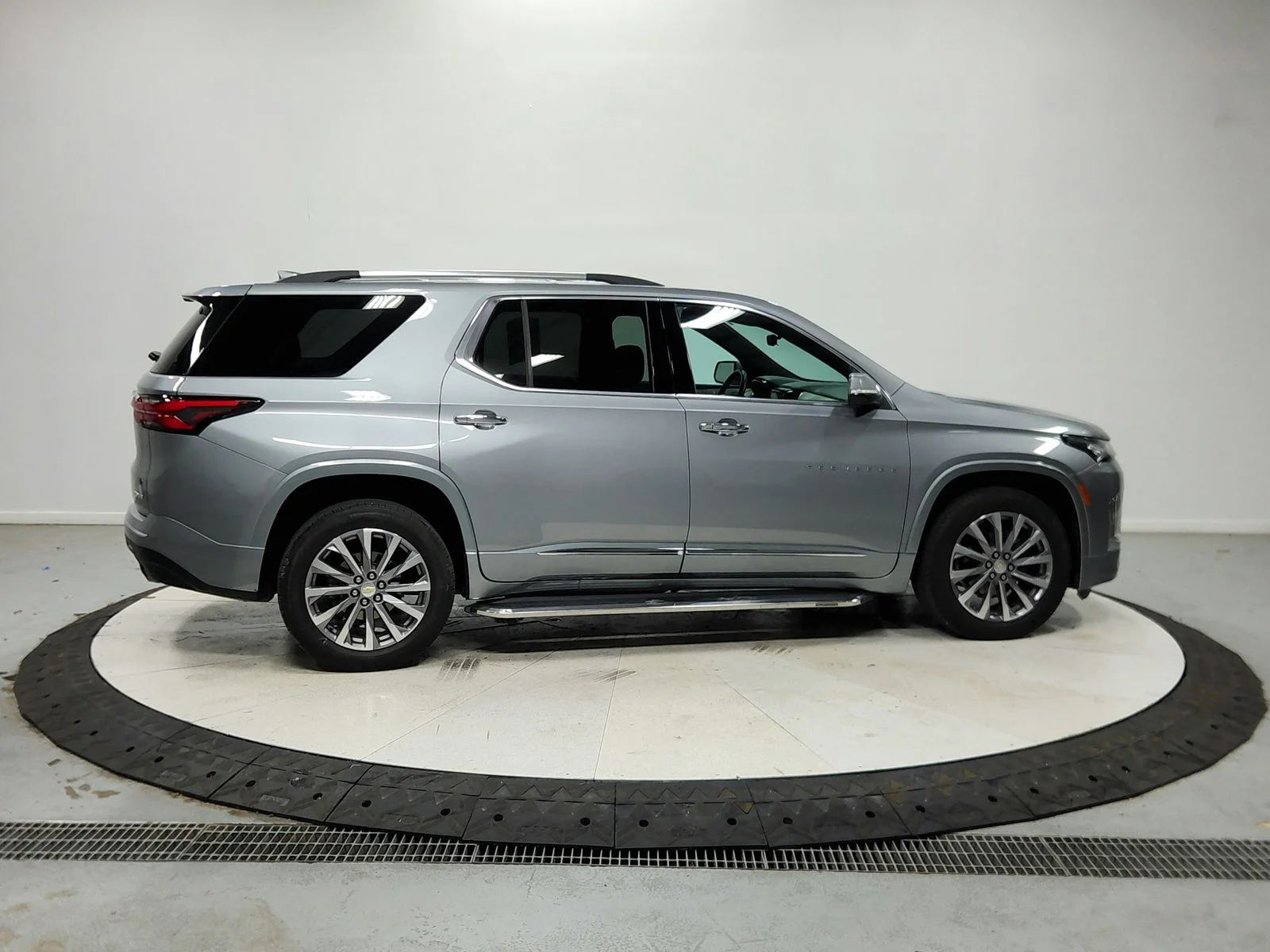 Used 2023 Gray Chevrolet Premier image 9