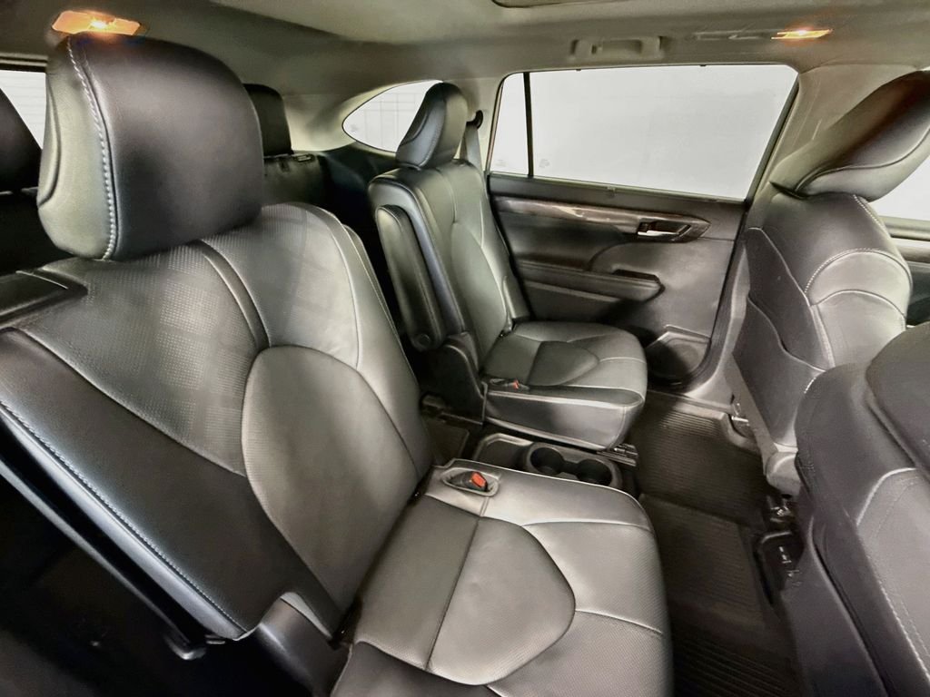 Used 2022 Red Toyota Platinum image 31