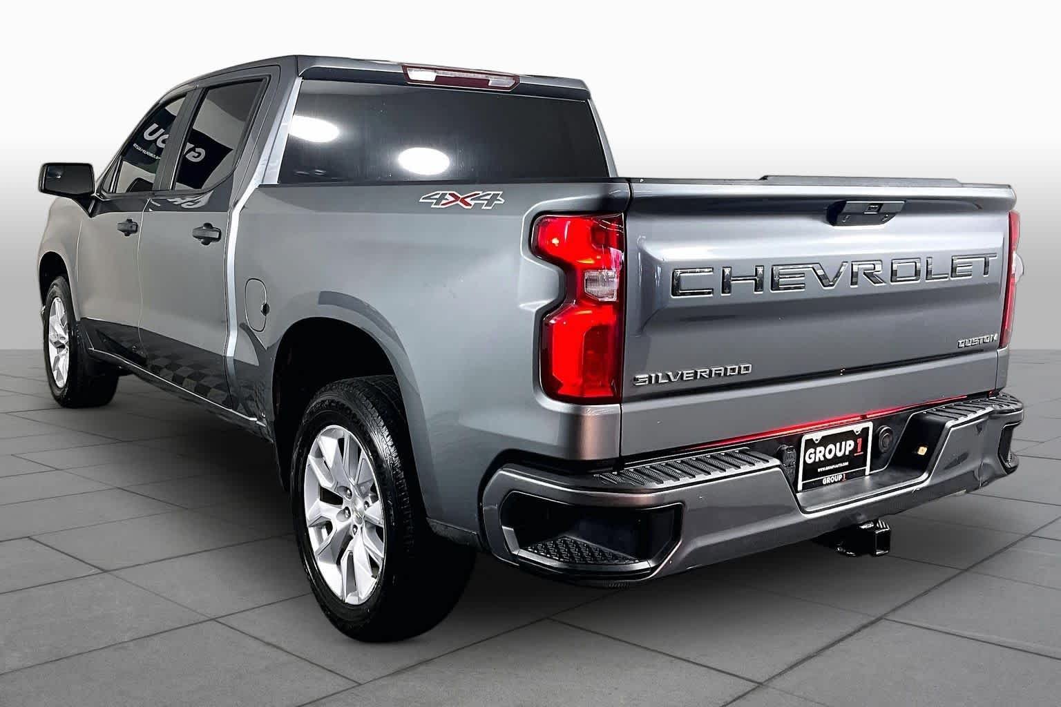 Used 2022 Satin Steel Metallic Chevrolet Custom image 11