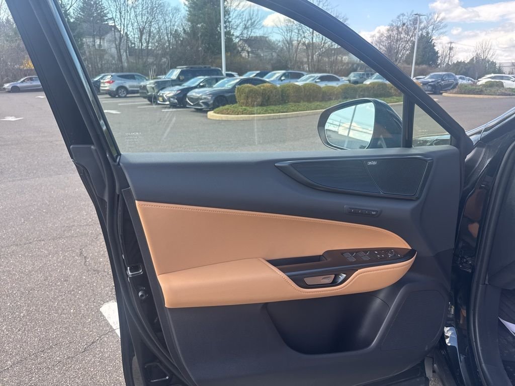 2026 Lexus NX 450h+ Luxury - Photo 8