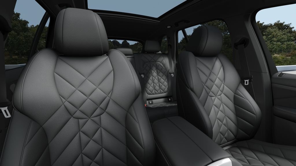 New 2026 Manhattan Green Metallic BMW xDrive50e image 34