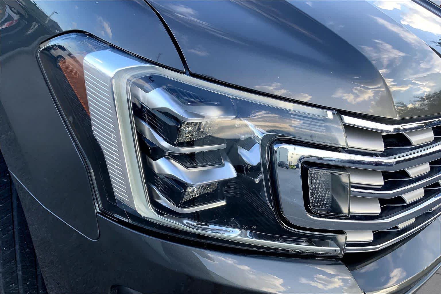Used 2019 Magnetic Ford Limited image 27