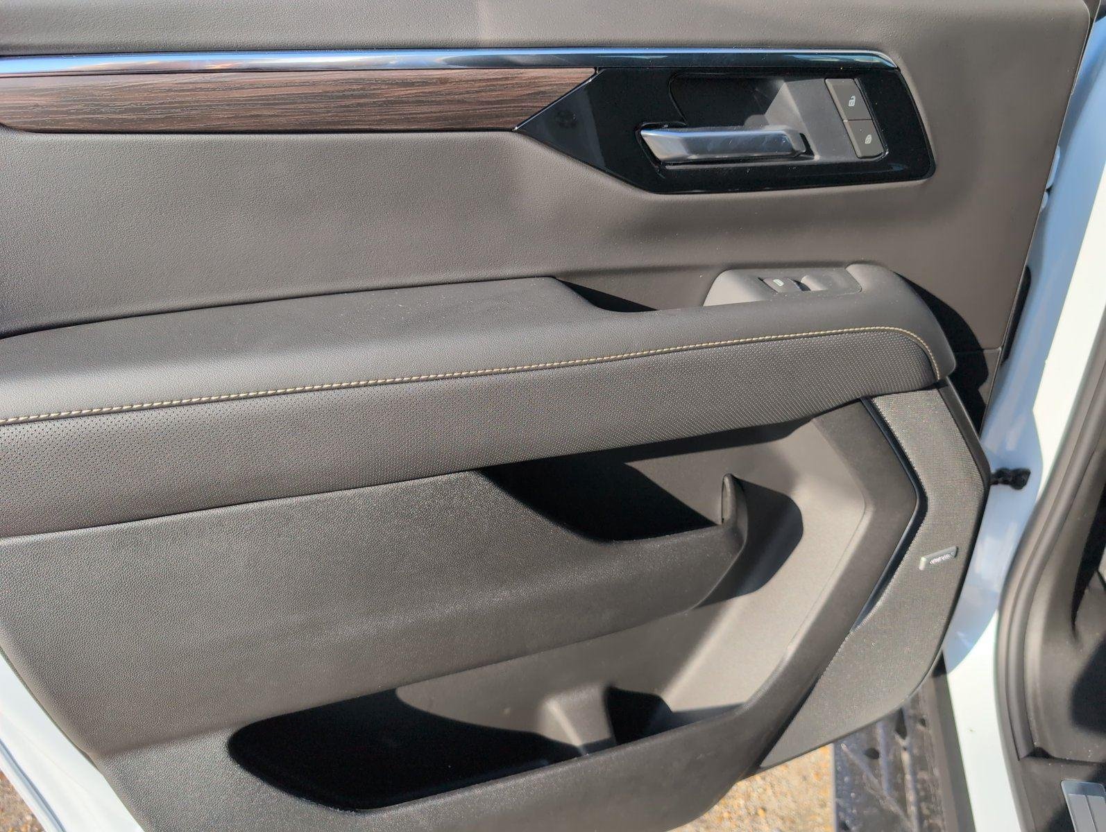 2026 Chevrolet Suburban Premier - Photo 34