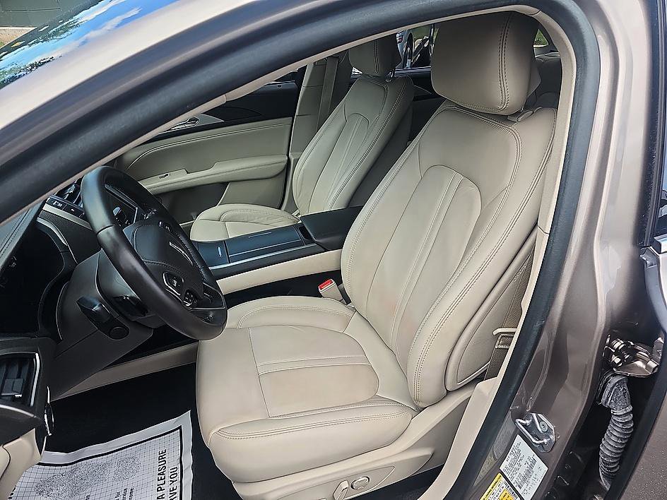 Used 2018 Mocha Metallic Lincoln Select image 16