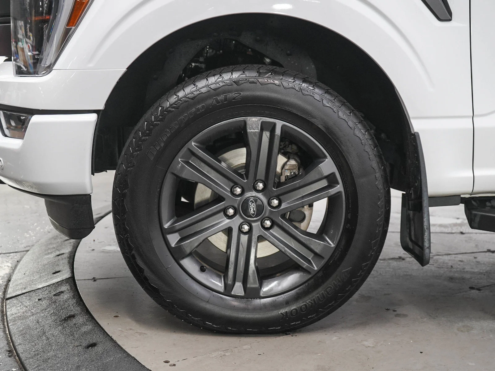 Used 2023  Ford Lariat image 28