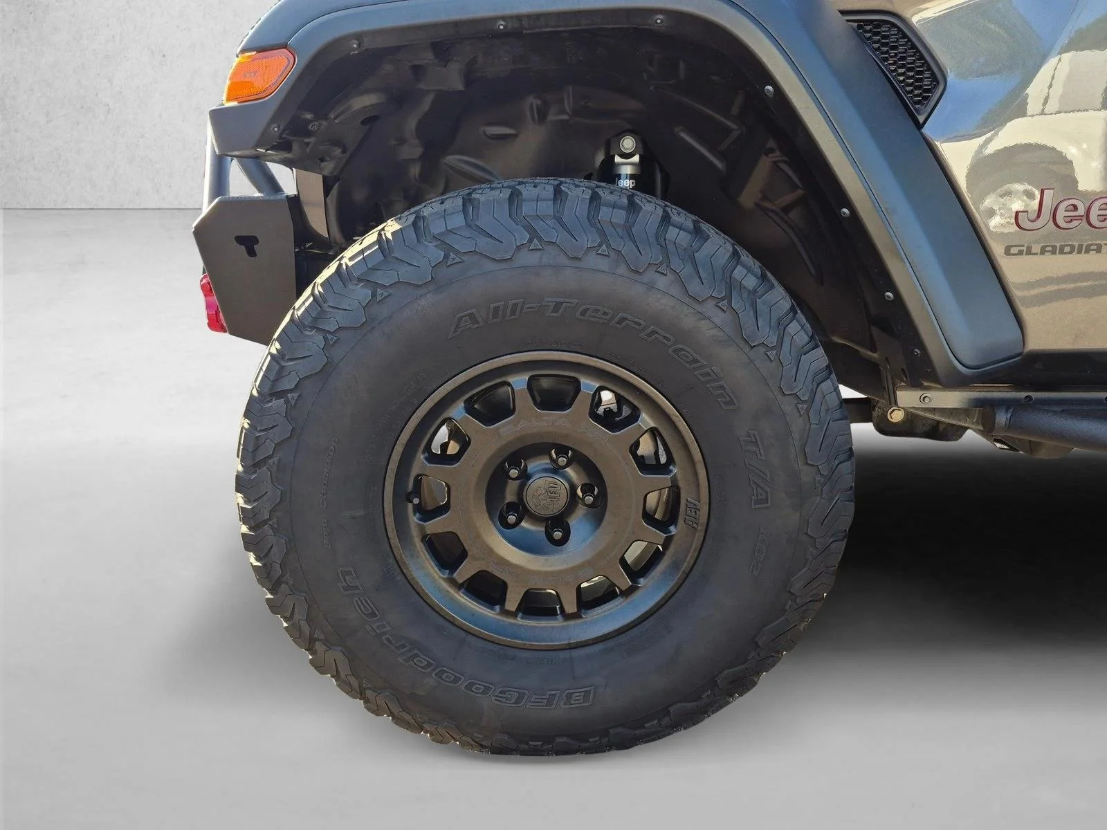 Used 2021 Granite Crystal Clearcoat Metallic Jeep Rubicon image 22