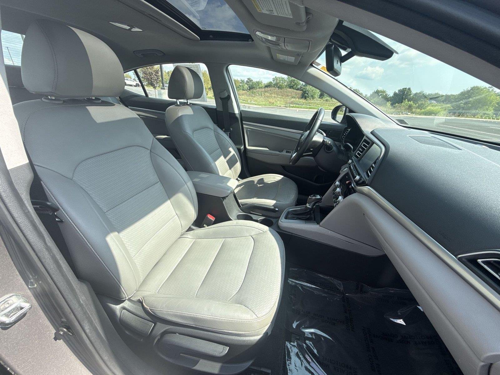 Used 2020 Fluid Metal Hyundai Limited image 20