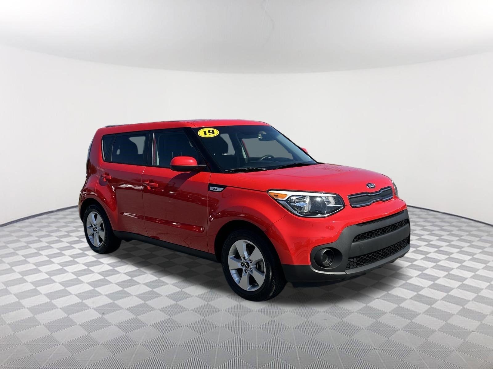Used 2019 Inferno Red Kia Base image 3