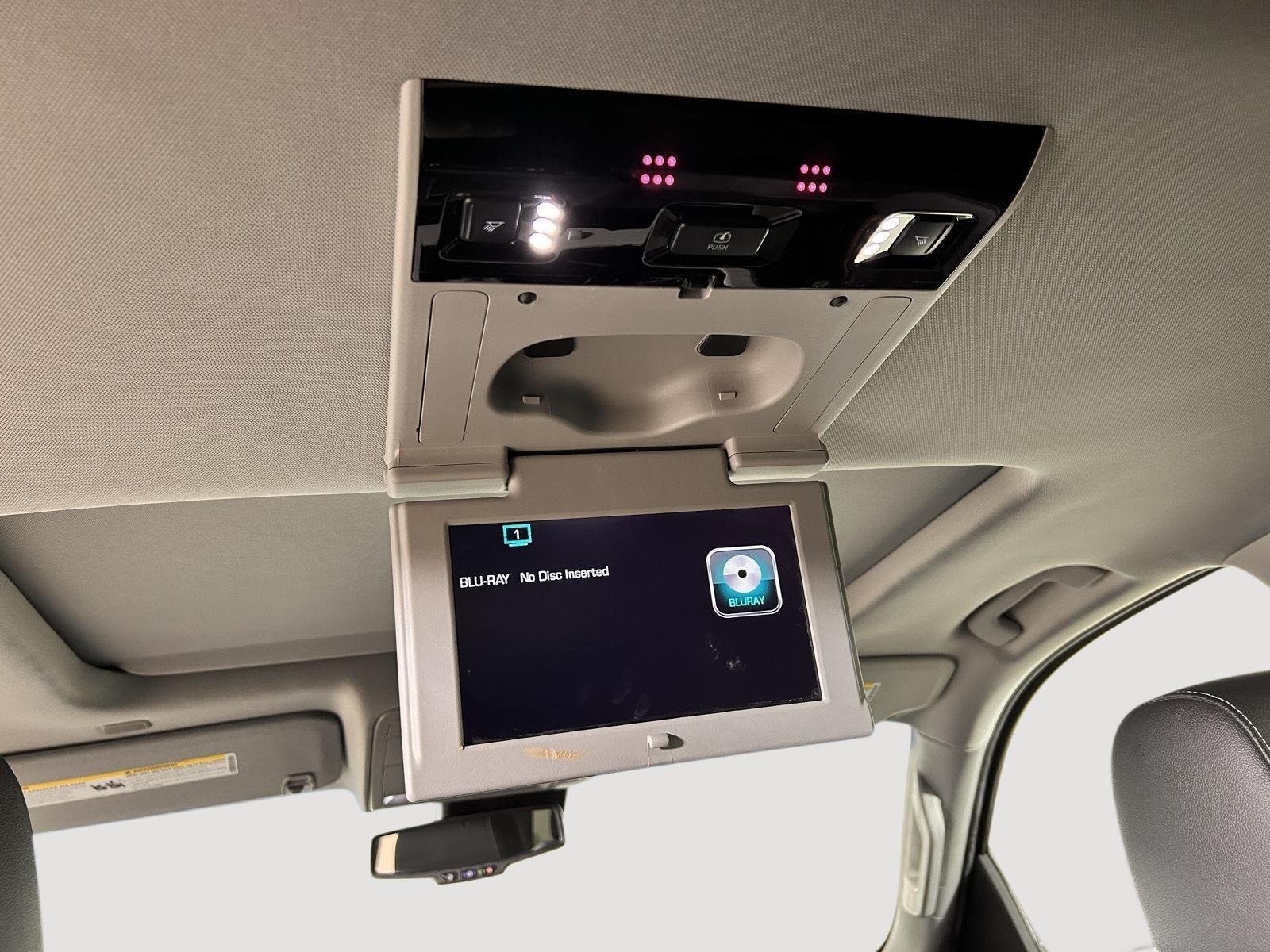 Used 2019 Iridescent Pearl Tricoat Chevrolet Premier image 20